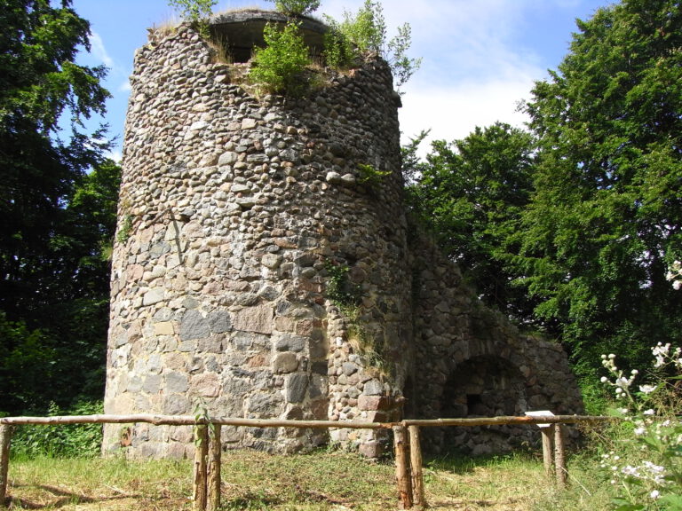 historischer Wasserturm nach Freistellung